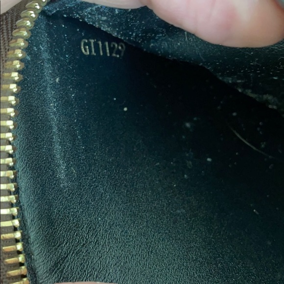 Louis Vuitton - Picture 7 of 12